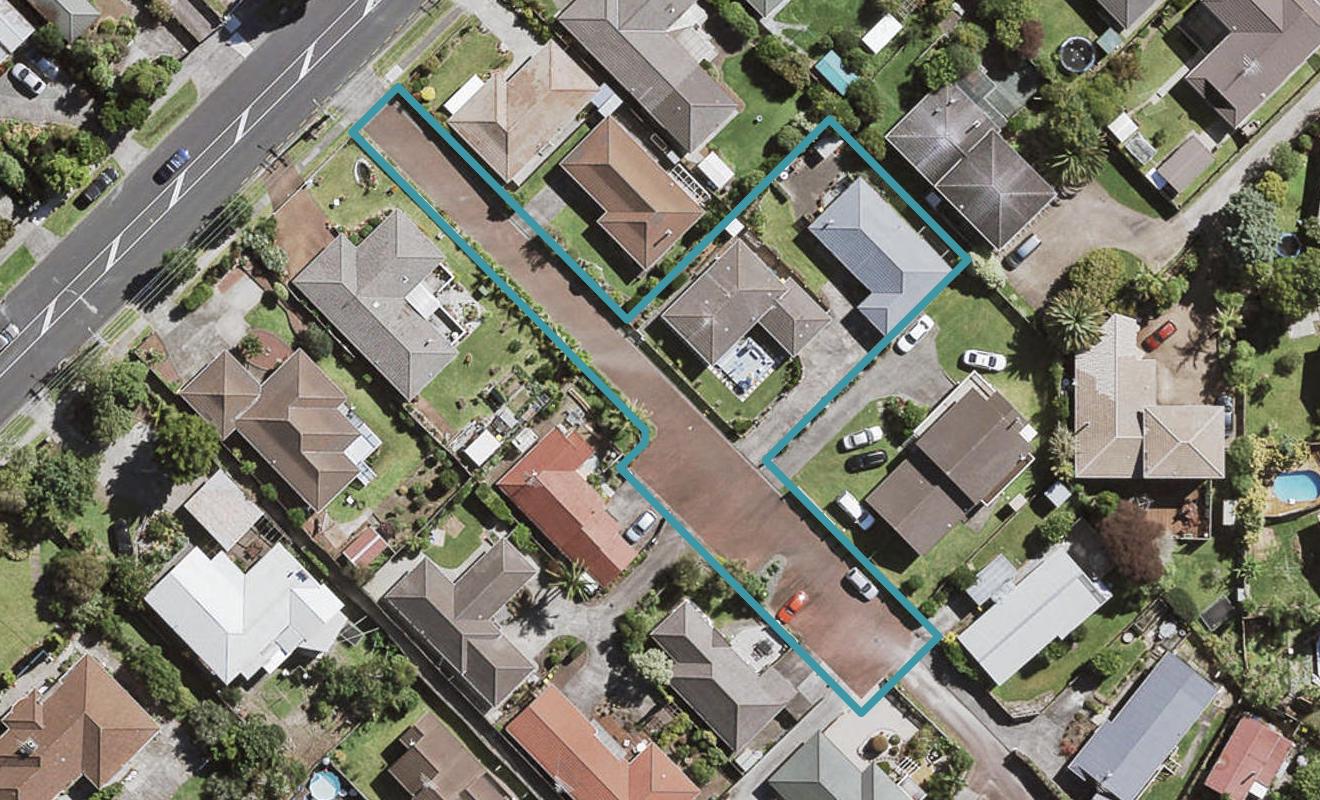 1/4 Spring Grove, Henderson, Auckland - Carousel 1