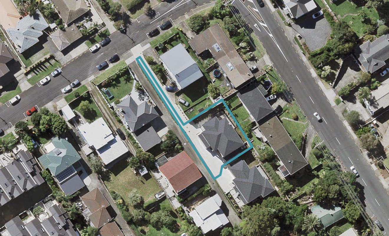 30A Bracken Avenue, Takapuna, Auckland - Carousel 1