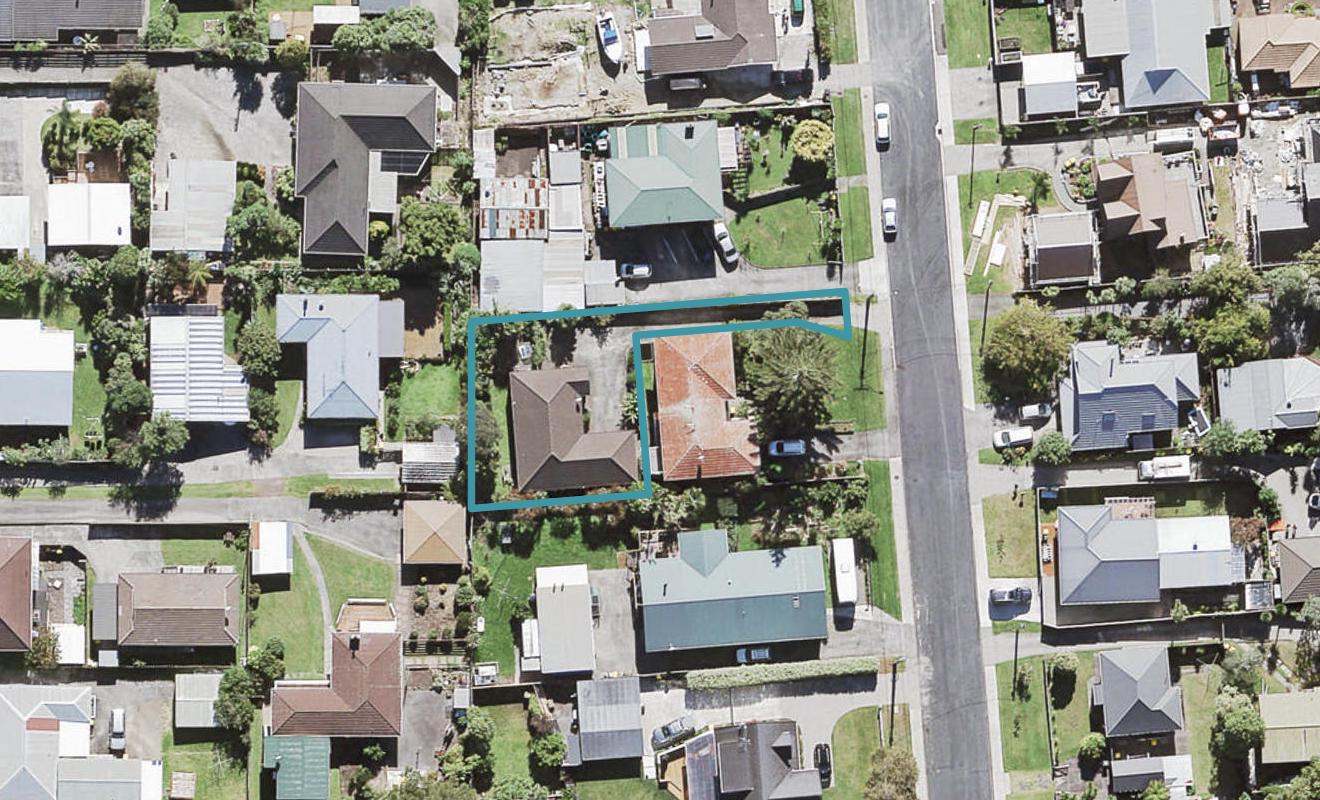9A Cleve Road, Green Bay, Auckland - Carousel 1