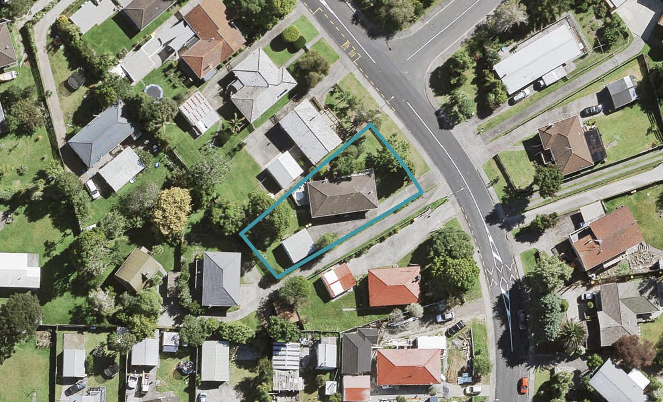 26 Castleford Street, Green Bay, Auckland - Carousel 1