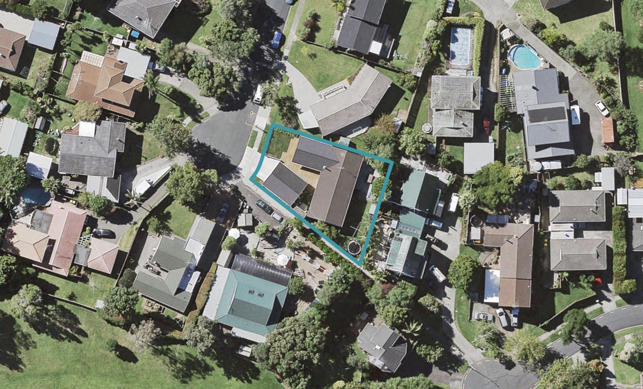 20 Maroubra Place, Botany Downs, Auckland - Carousel 1
