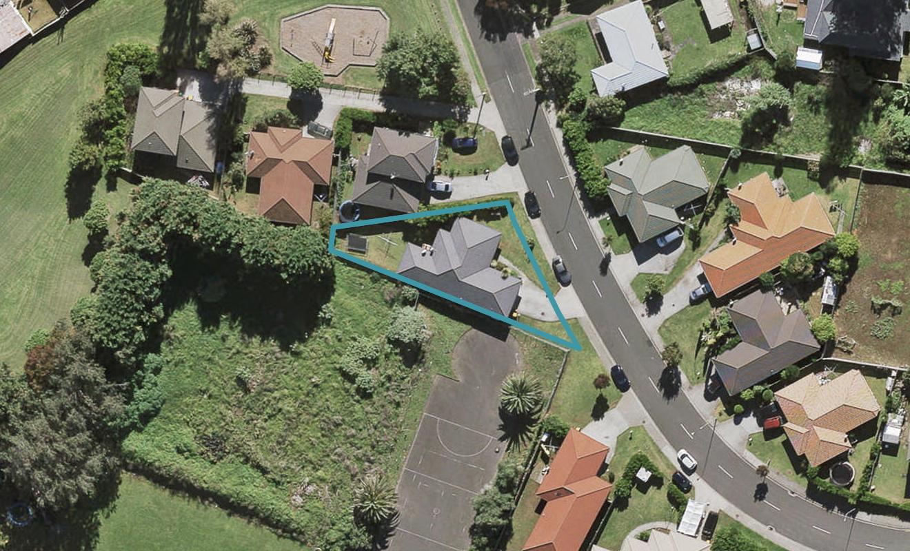 10 Kamaka Road, Mangere Bridge, Auckland - Carousel 1