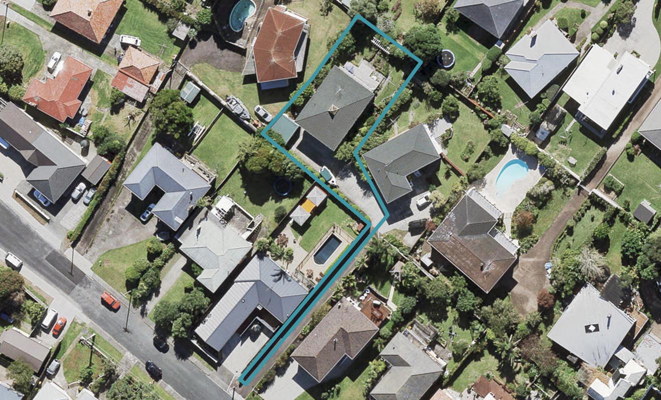 10 Jaemont Avenue, Te Atatu South, Auckland - Carousel 1