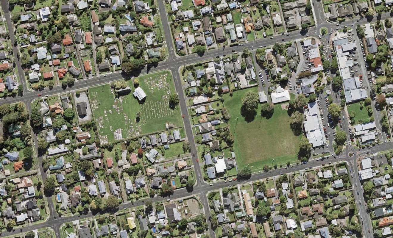 11 Woodward Avenue, Mangere Bridge, Auckland - Carousel 1