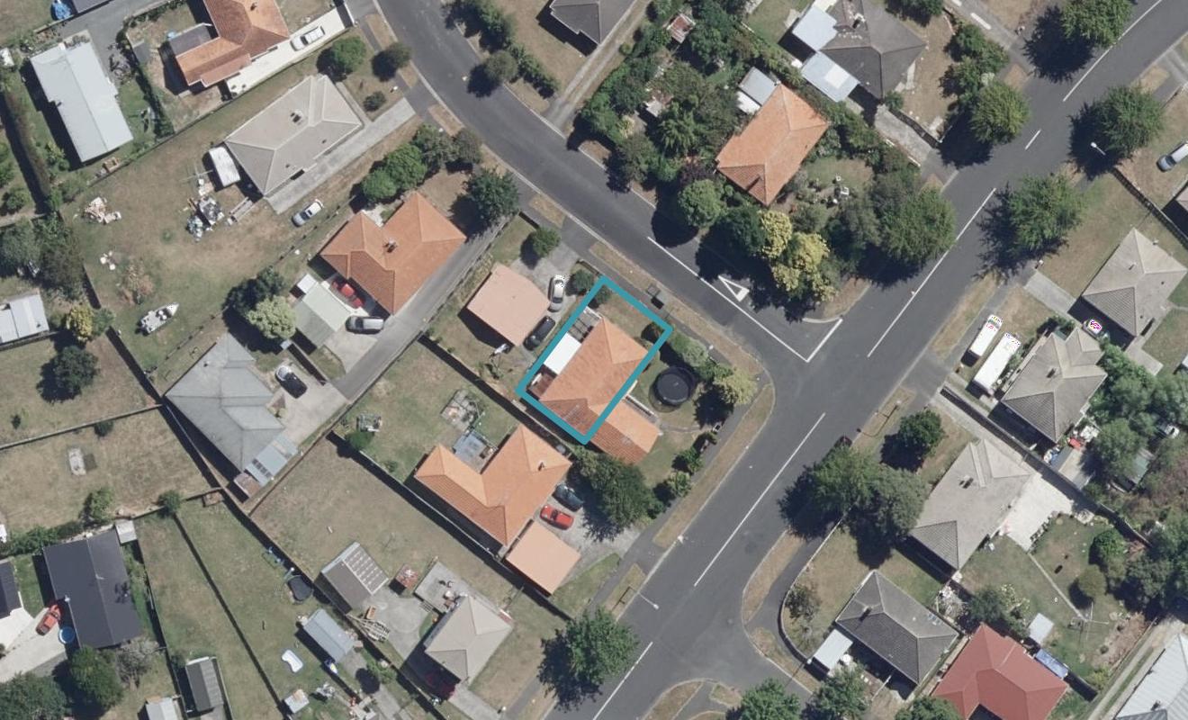 1/1 Paul Crescent, Fairfield, Hamilton - Carousel 1