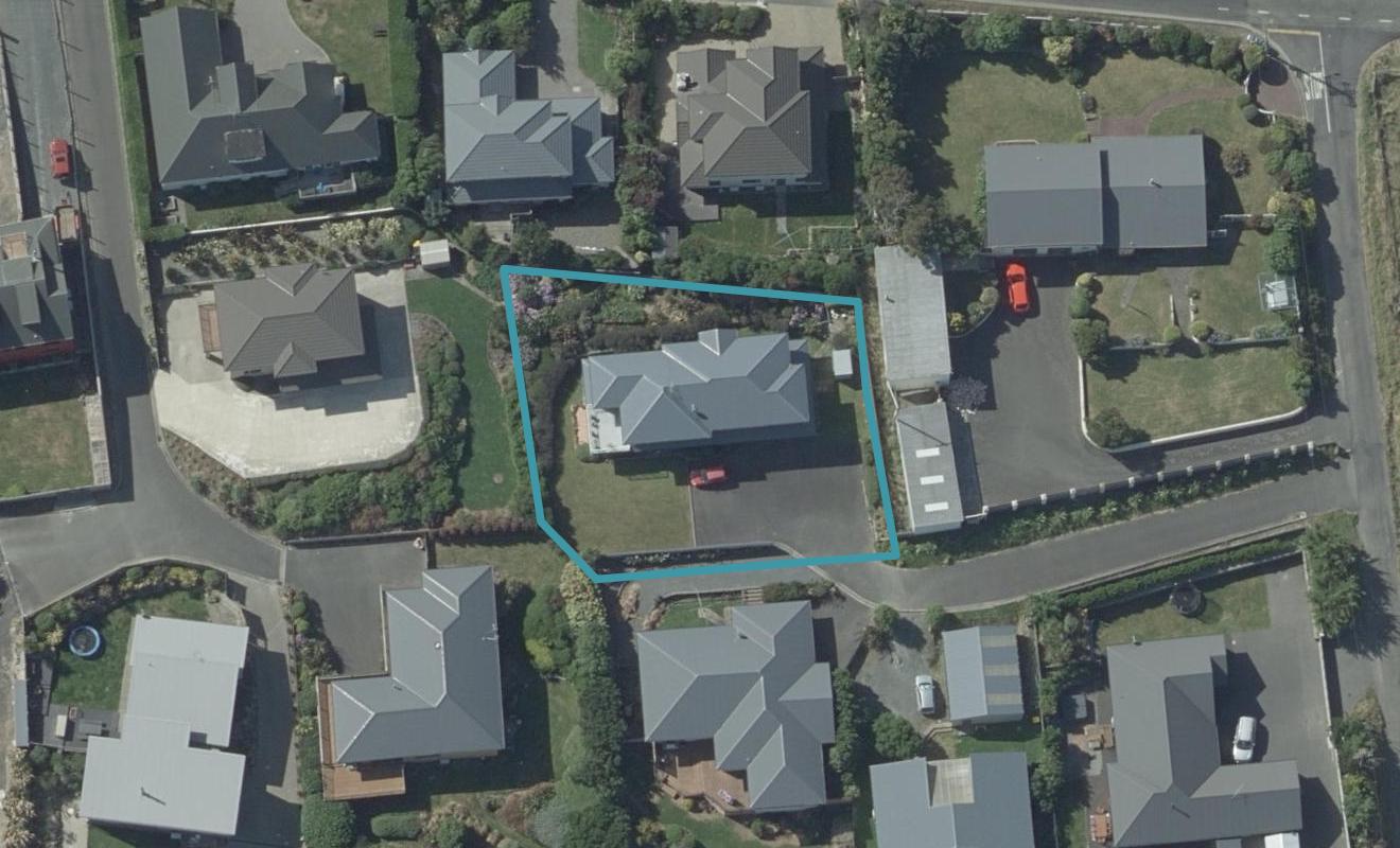 8 Hilton Road, Highcliff, Dunedin - Carousel 1