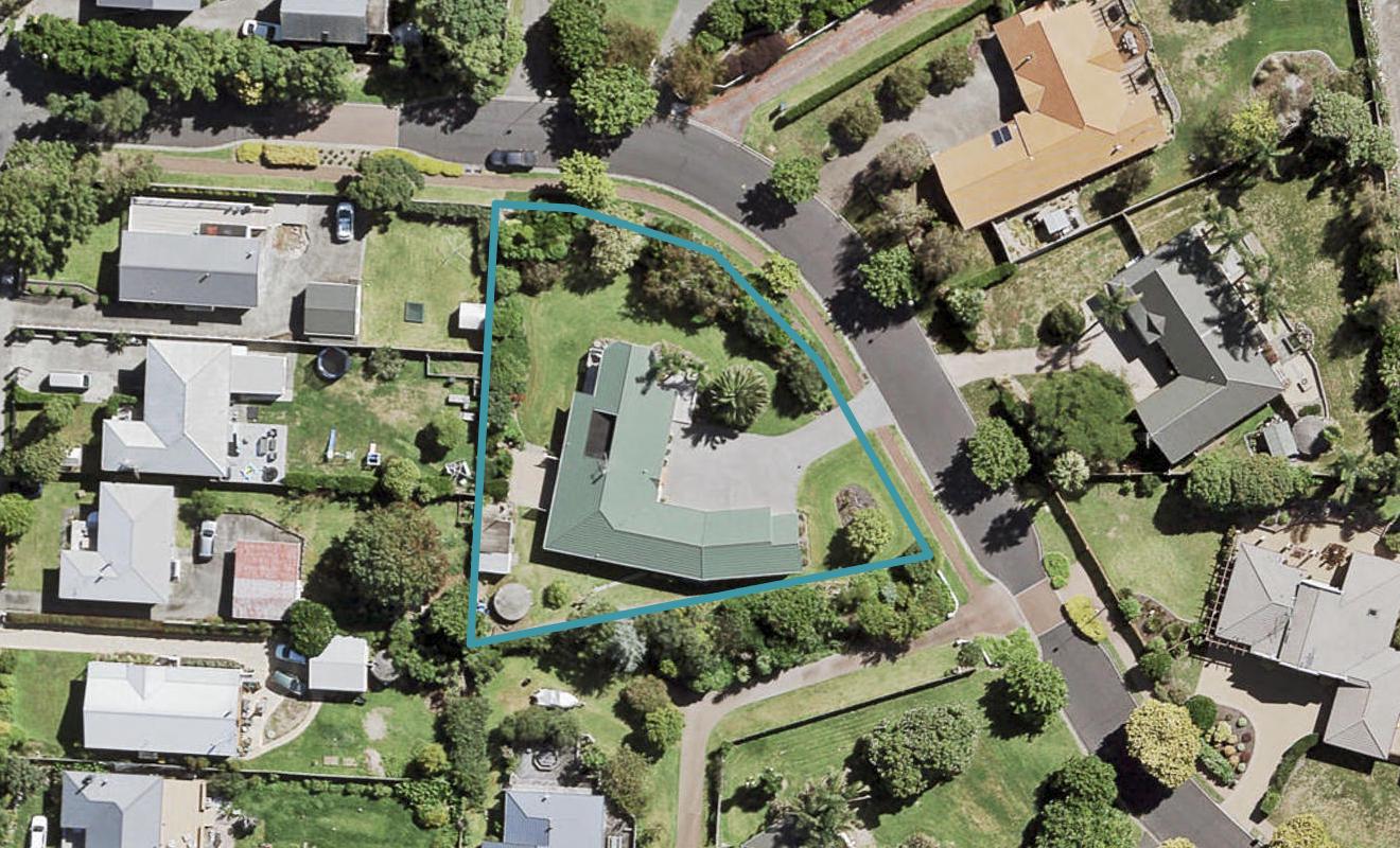 4 Sunny Crescent, Huapai, Kumeu - Carousel 1