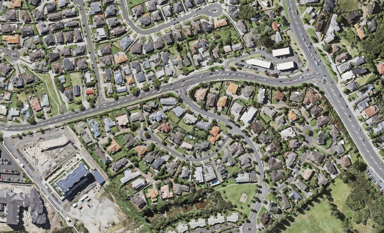 5 Graham Collins Drive, Windsor Park, Auckland - Carousel 1