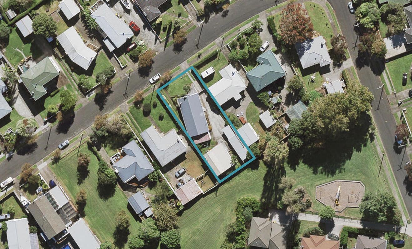 7 Koru Street, Mangere Bridge, Auckland - Carousel 1