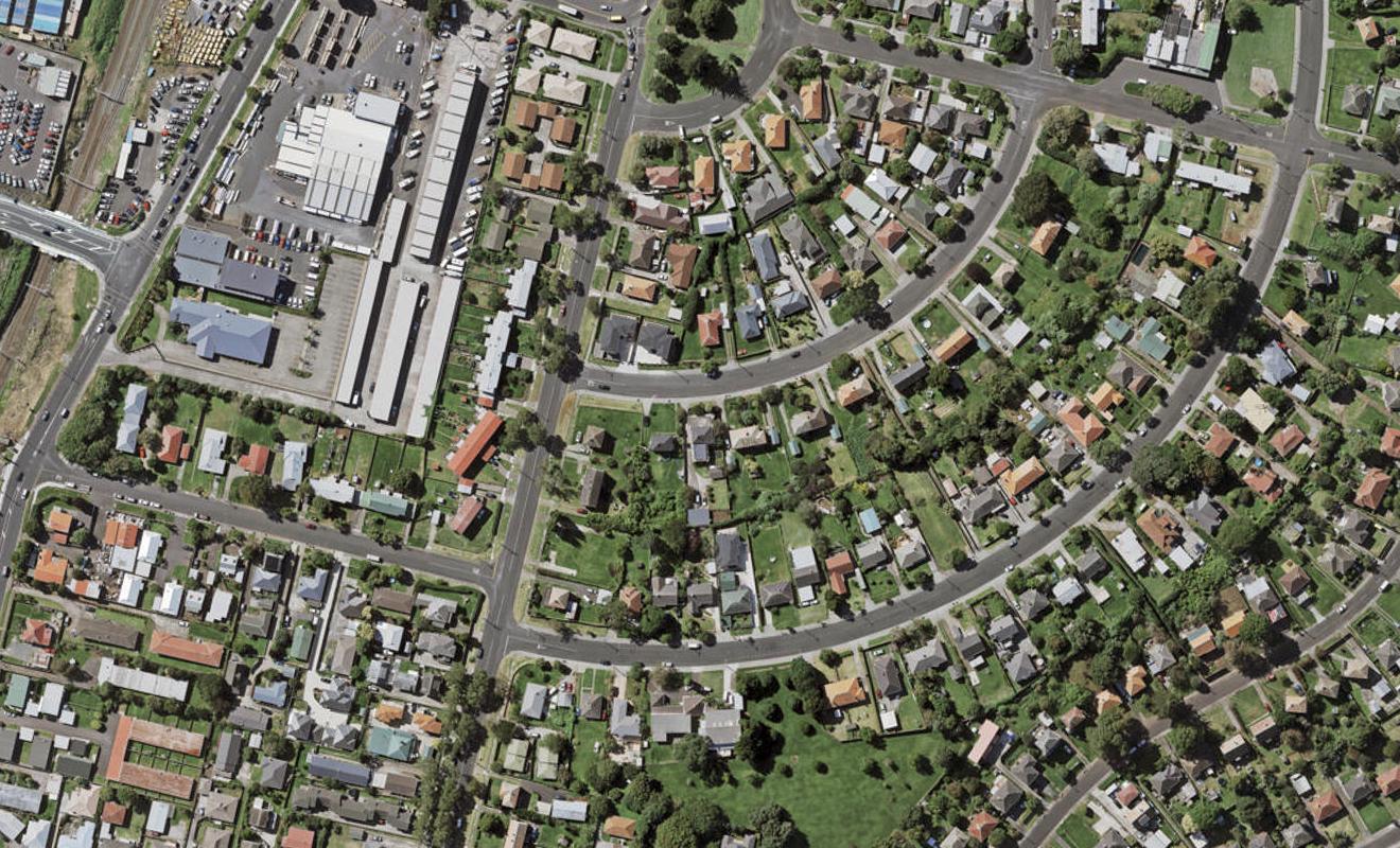 4 Coates Crescent, Panmure, Auckland - Carousel 1