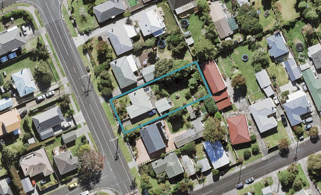 97 Flanshaw Road, Te Atatu South, Auckland - Carousel 1