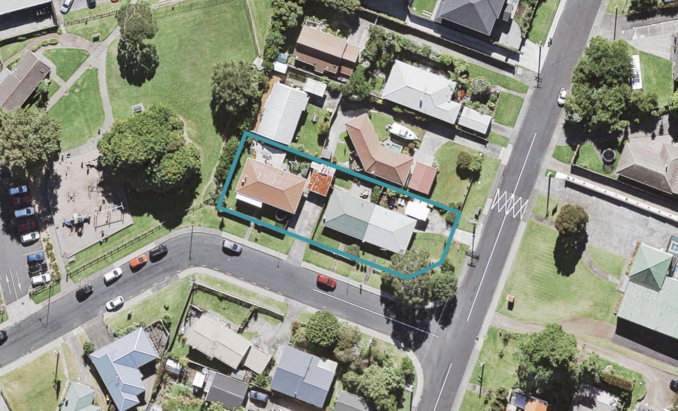 1B Barron Drive, Green Bay, Auckland - Carousel 1