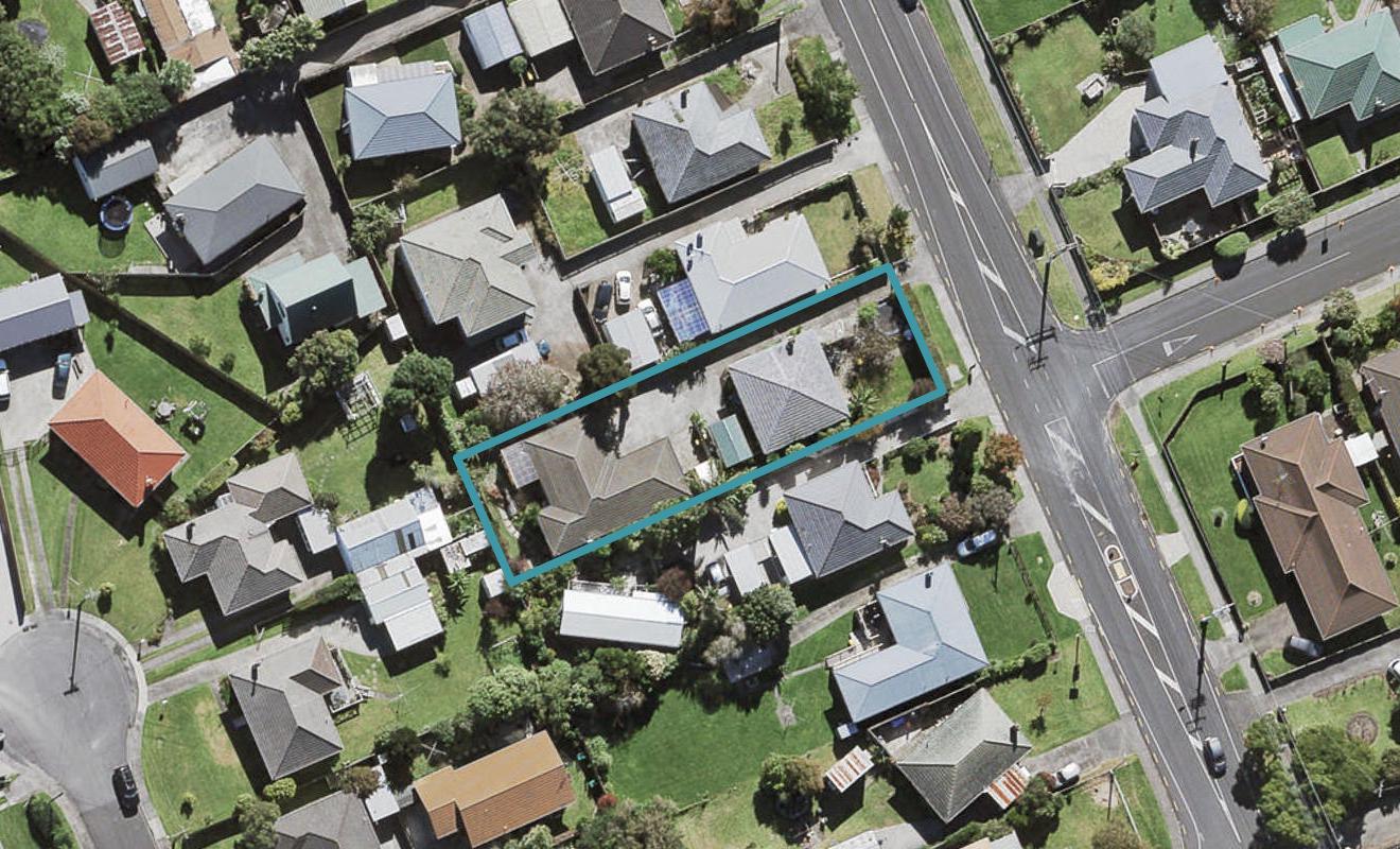 46 Flanshaw Road, Te Atatu South, Auckland - Carousel 1