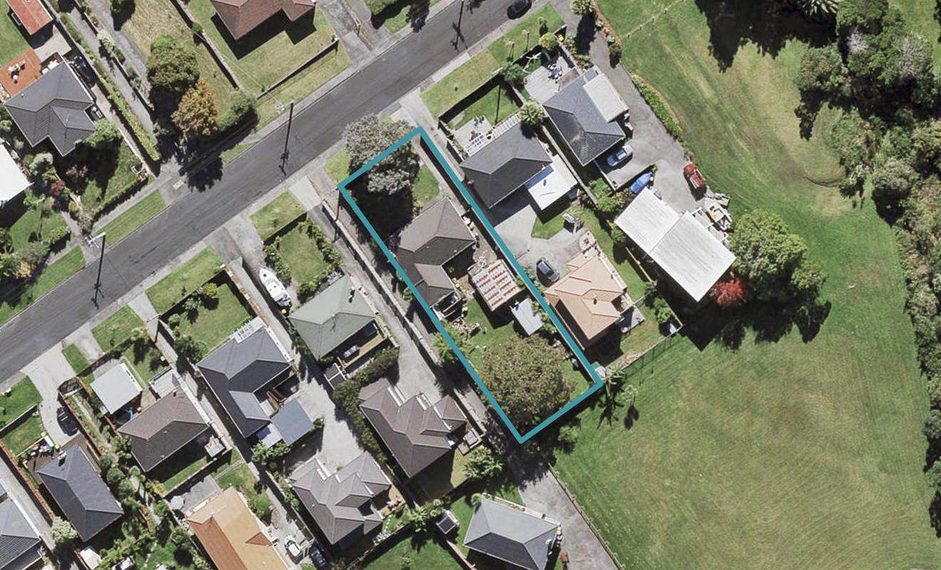 105 Roberts Road, Te Atatu South, Auckland - Carousel 1