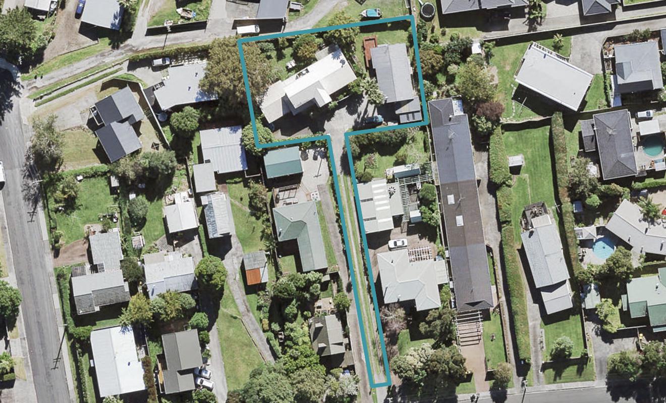 2/9 Teal Crescent, Beach Haven, Auckland - Carousel 1
