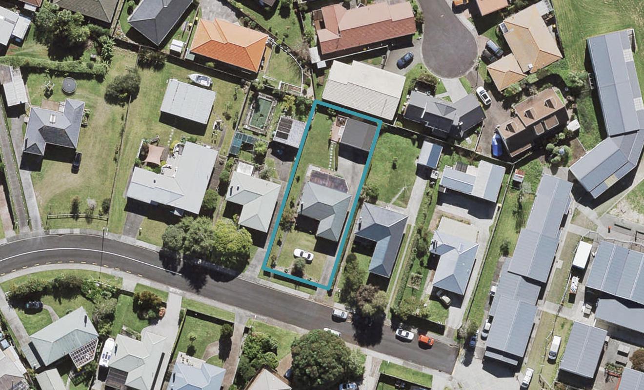 26 Ozich Avenue, Te Atatu South, Auckland - Carousel 1
