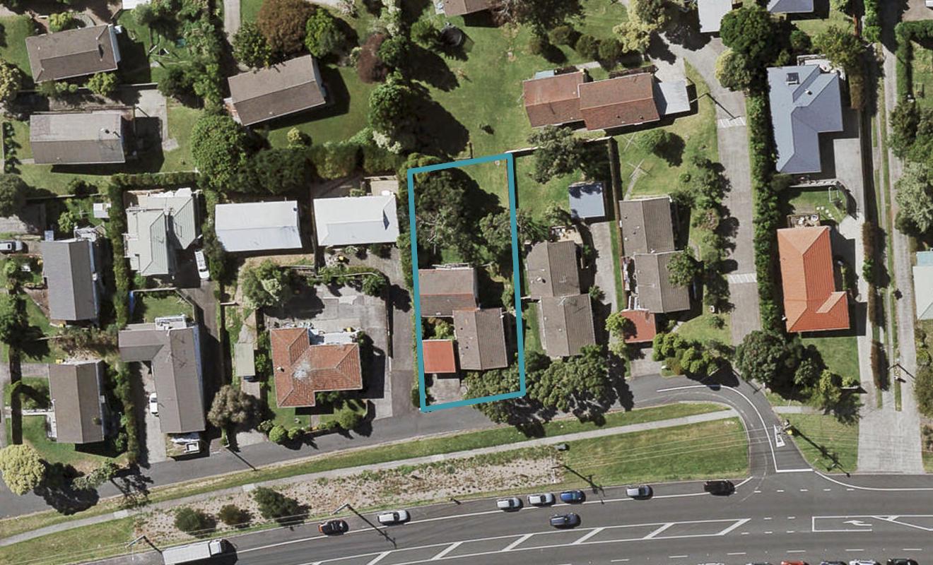 2/249 Wairau Road, Totara Vale, Auckland - Carousel 1