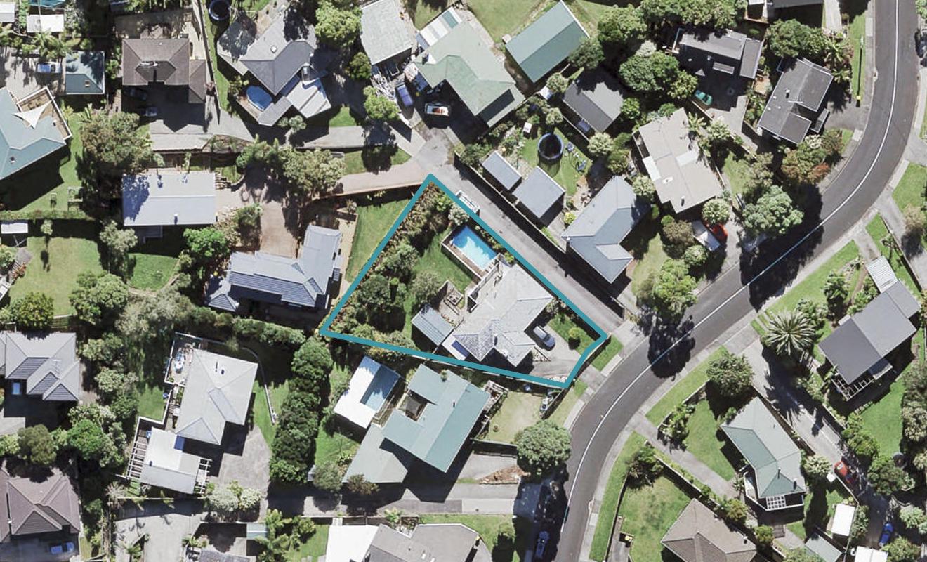 15 Lantana Road, Green Bay, Auckland - Carousel 1