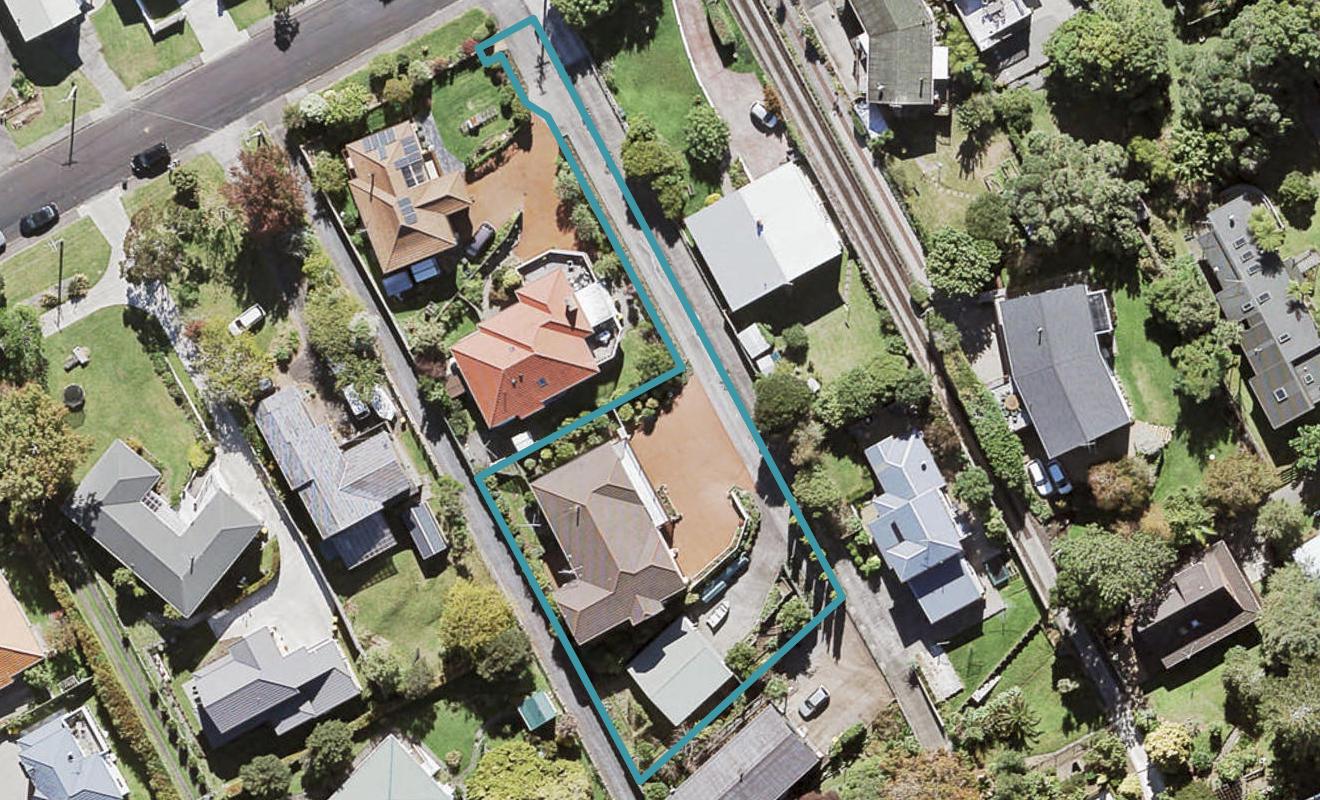 148B Cliff View Drive, Green Bay, Auckland - Carousel 1