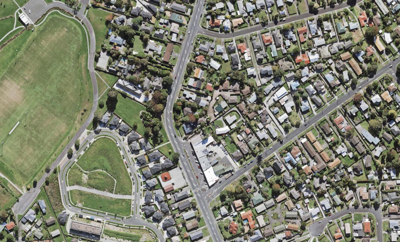 2/153 Te Atatu Road, Te Atatu South, Auckland - Carousel 1