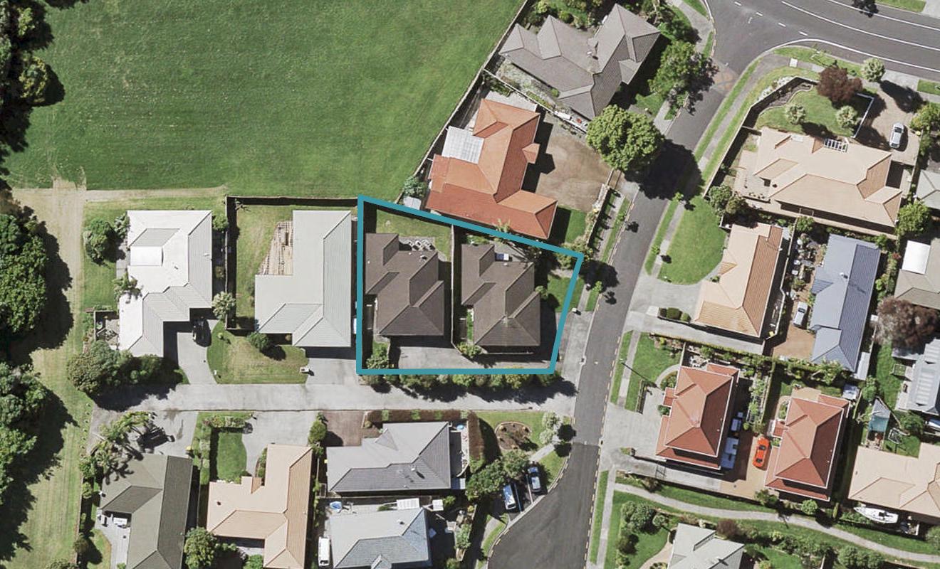 2/5 Bard Place, Golflands, Auckland - Carousel 1