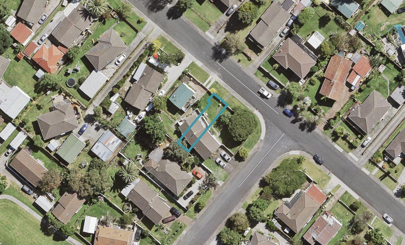 4/21 Newham Place, Henderson, Auckland - Carousel 1