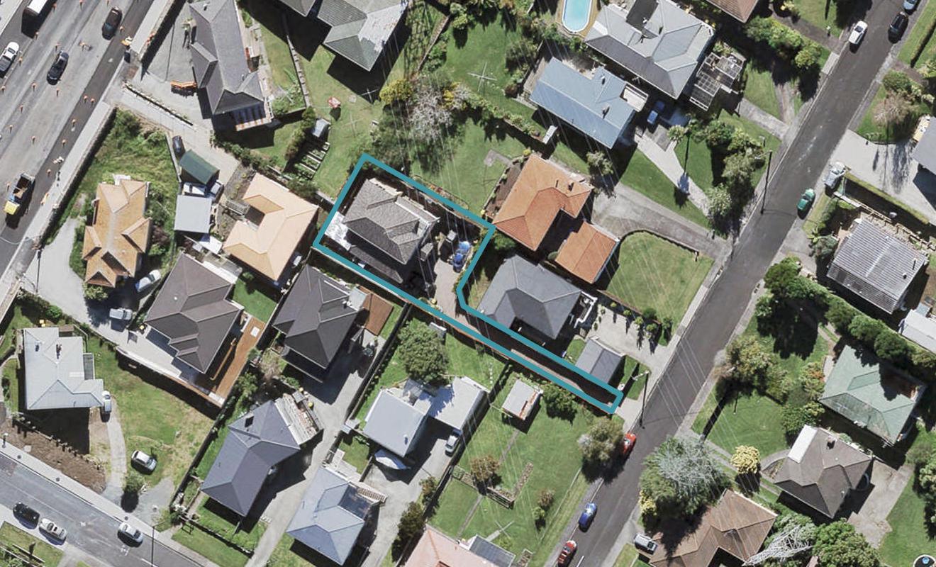 2A Merville Avenue, Te Atatu South, Auckland - Carousel 1