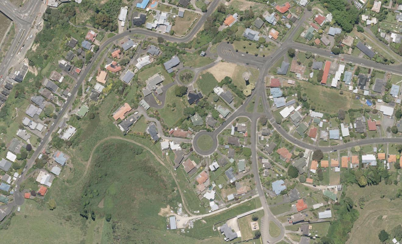 8 Tower Crescent, Durie Hill, Whanganui - Carousel 1