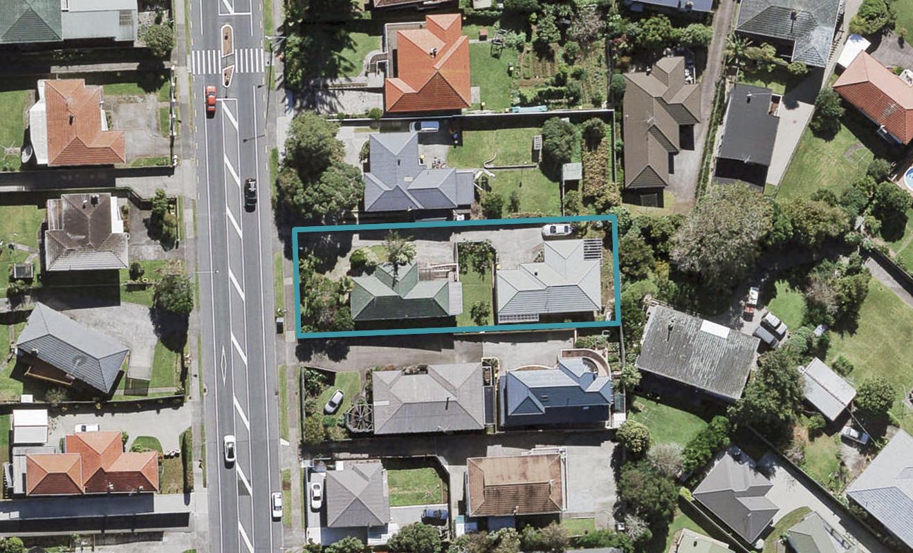 215 Te Atatu Road, Te Atatu South, Auckland - Carousel 1