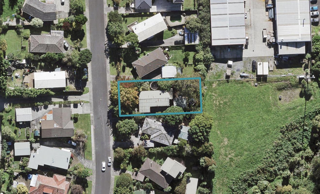 16 Finlow Drive, Te Atatu South, Auckland - Carousel 1