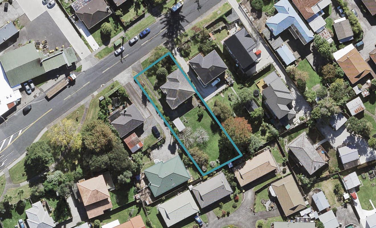 3 Roberts Road, Te Atatu South, Auckland - Carousel 1