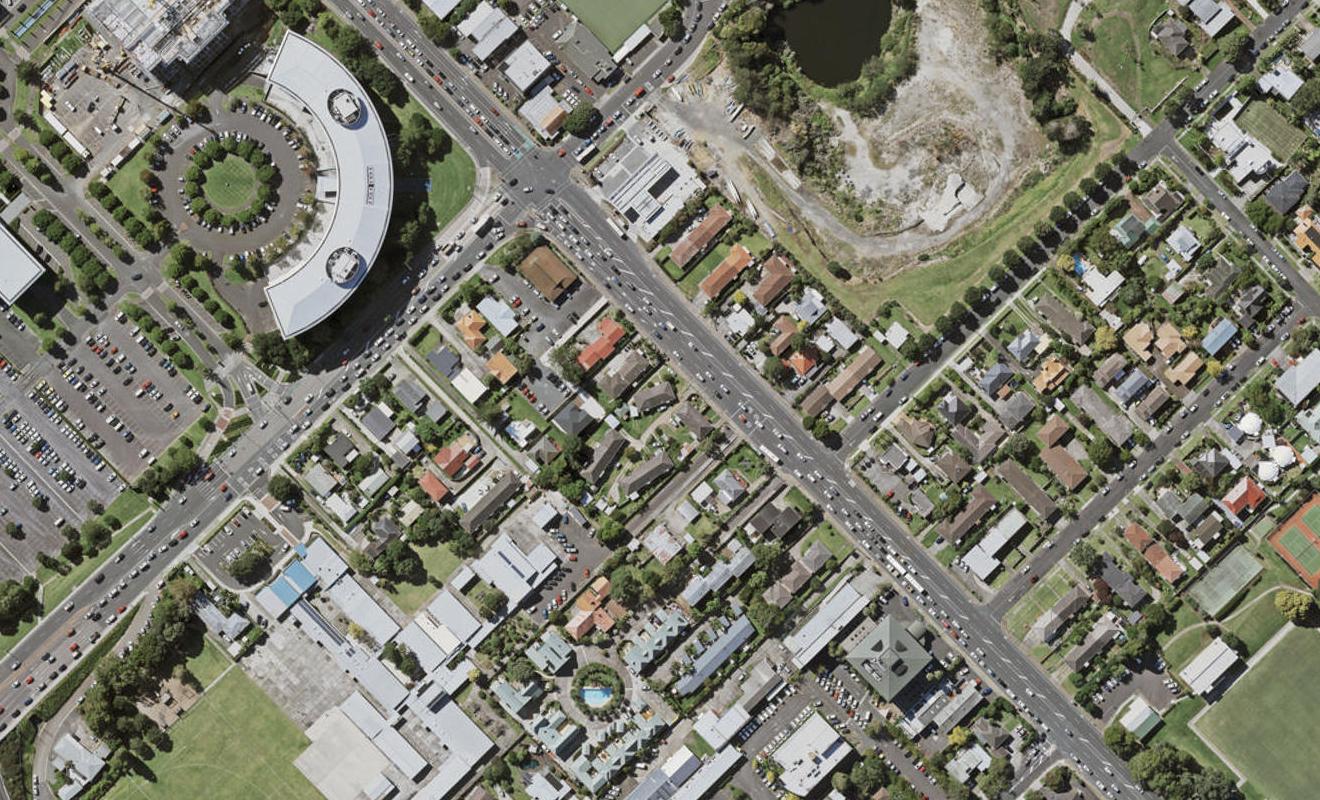 2/58 Taharoto Road, Takapuna, Auckland - Carousel 1