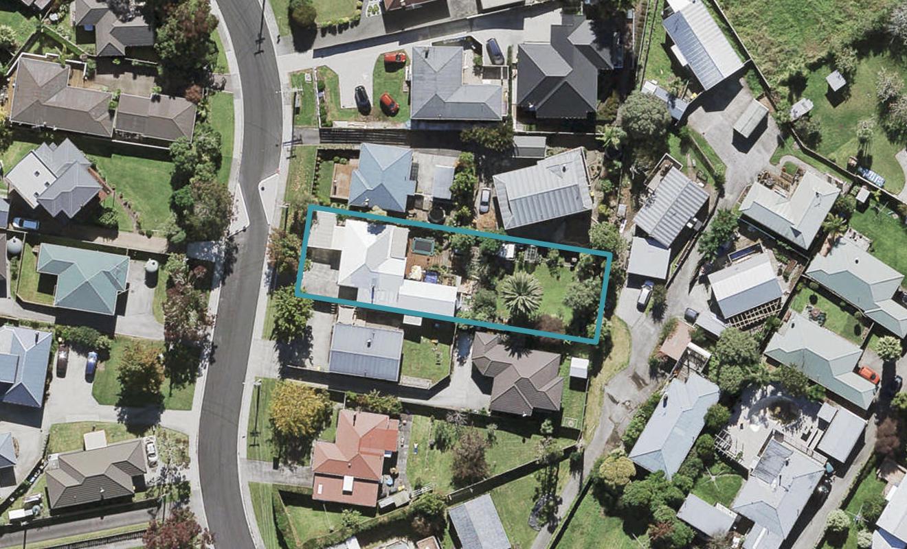 15 Duncan Avenue, Te Atatu South, Auckland - Carousel 1