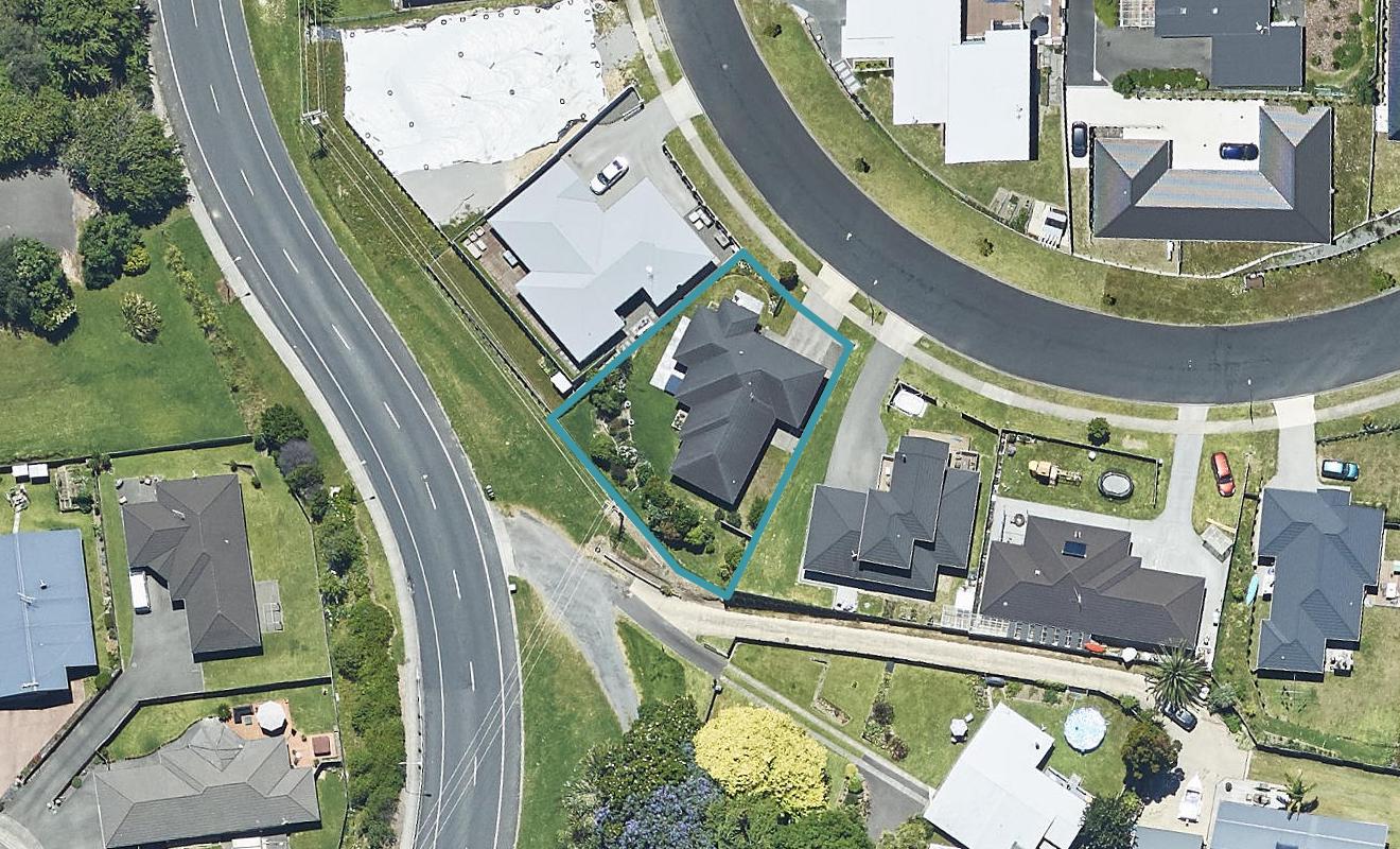 18 Utopia Park Heights, Welcome Bay, Tauranga - Carousel 1