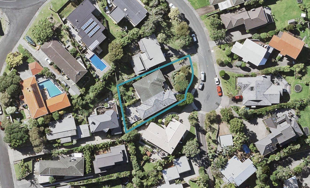 2/3 Cloverly Crescent, Campbells Bay, Auckland - Carousel 1