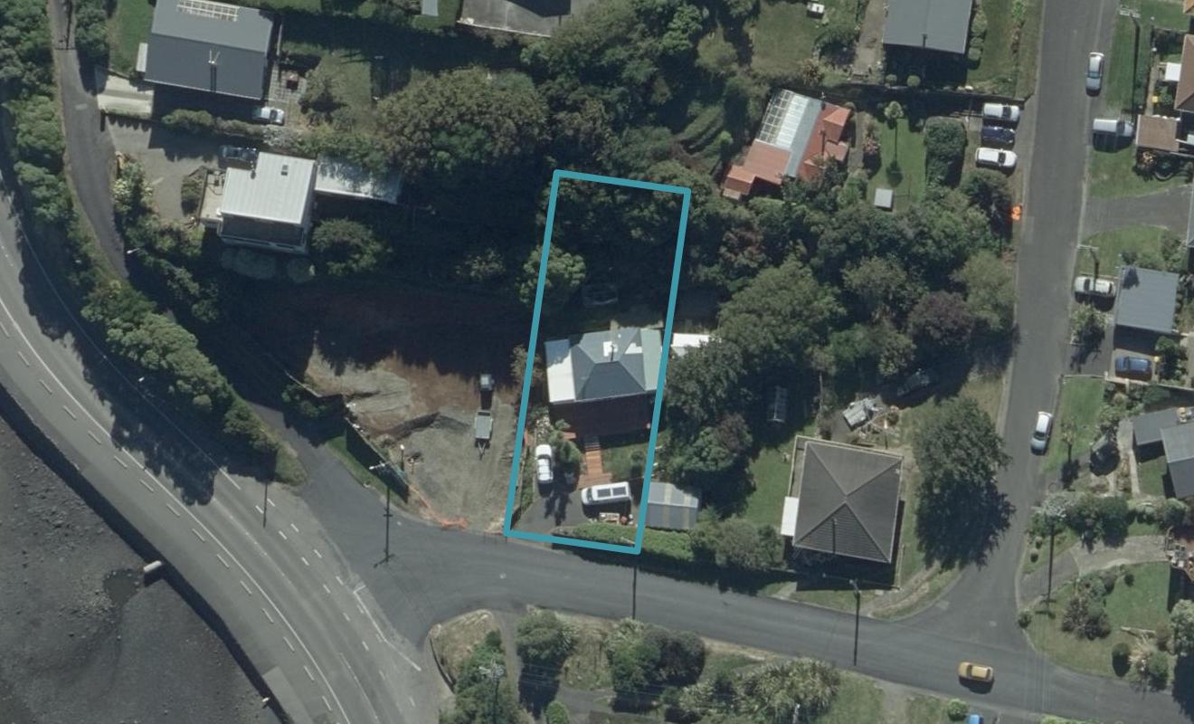 1 Porterfield Street, Macandrew Bay, Dunedin - Carousel 1