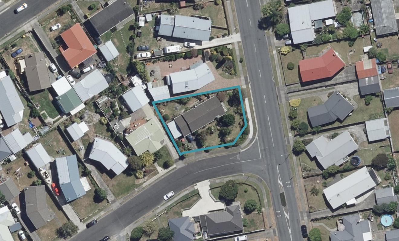 15 Deanwell Avenue, Deanwell, Hamilton - Carousel 1