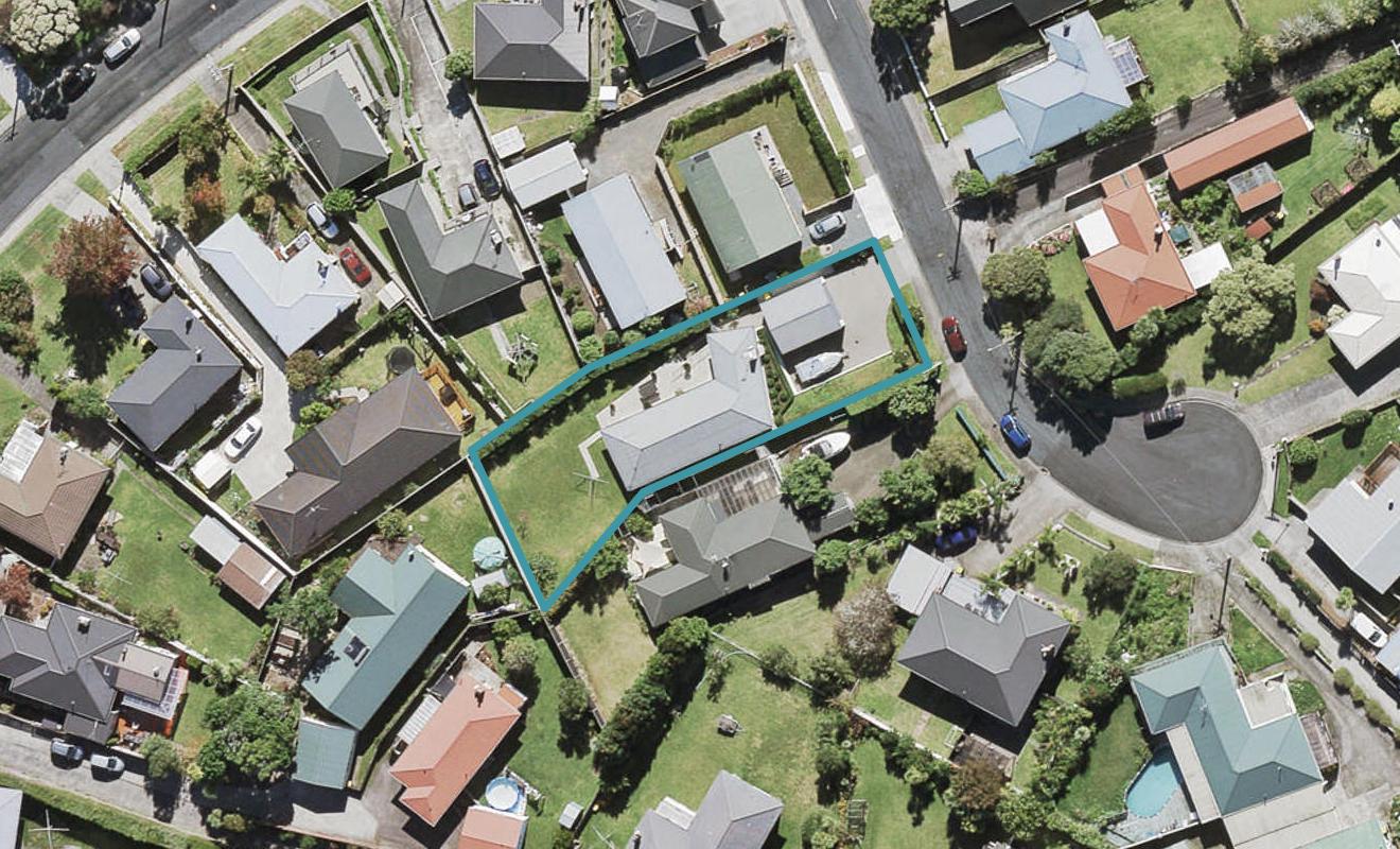 5 Harding Avenue, Te Atatu South, Auckland - Carousel 1