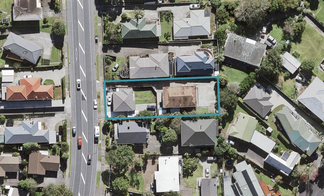 211 Te Atatu Road, Te Atatu South, Auckland - Carousel 1