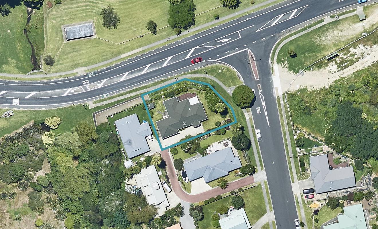 8 Oteki Park Drive, Welcome Bay, Tauranga - Carousel 1