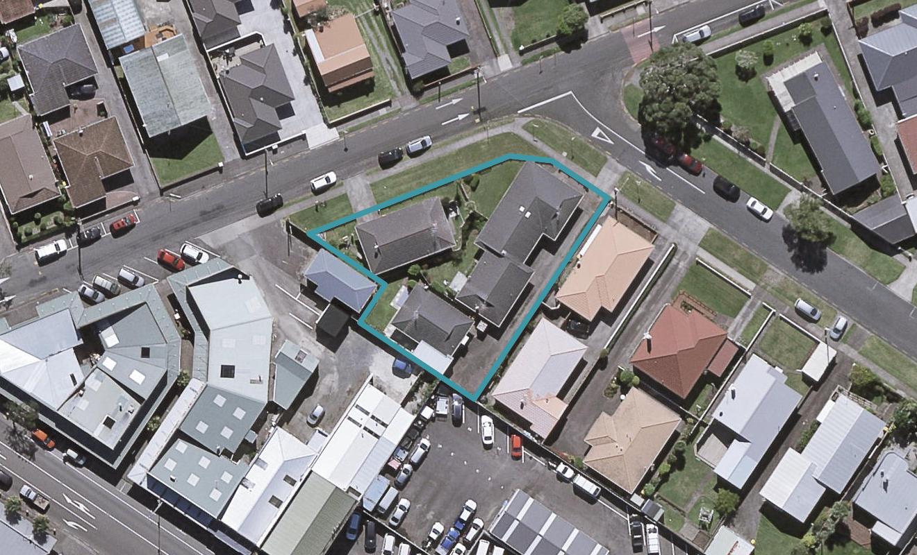 16 Clemow Road, Fitzroy, New Plymouth - Carousel 1