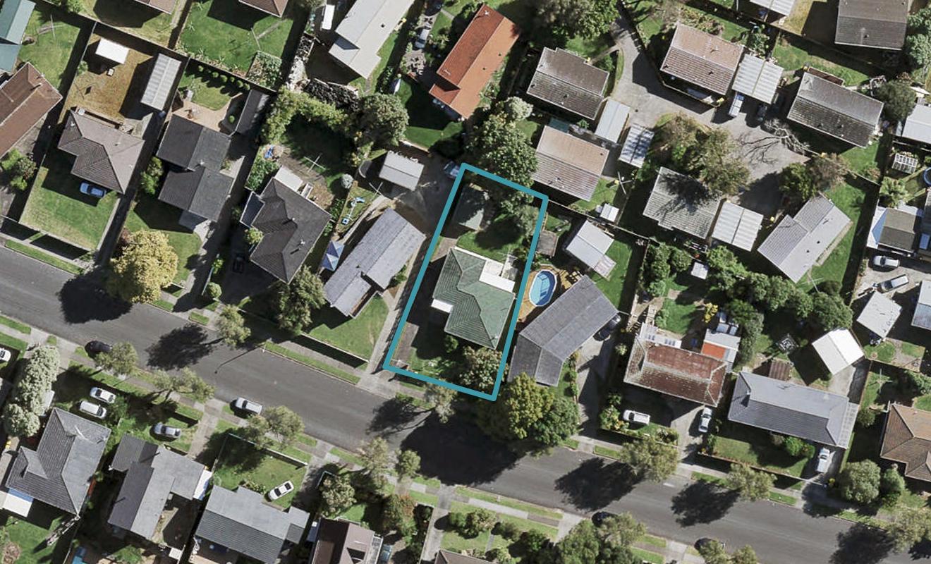 14 Waimahia Avenue, Weymouth, Auckland - Carousel 1
