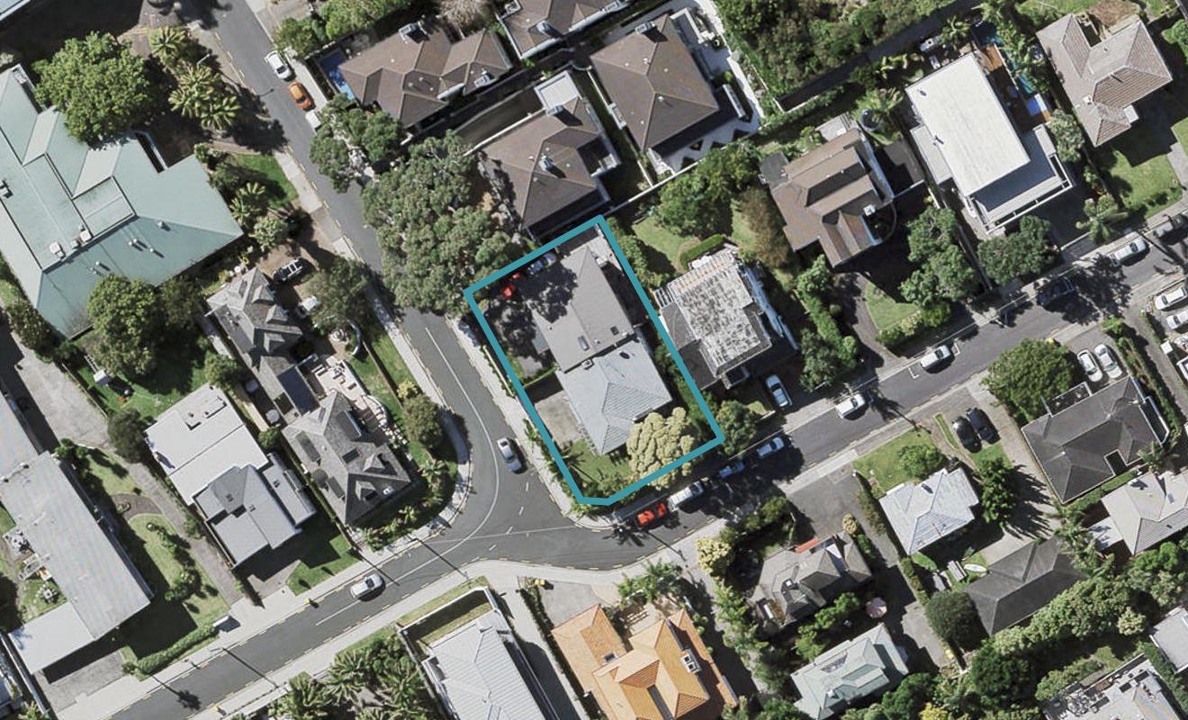 2/16 Gibbons Road, Takapuna, Auckland - Carousel 1