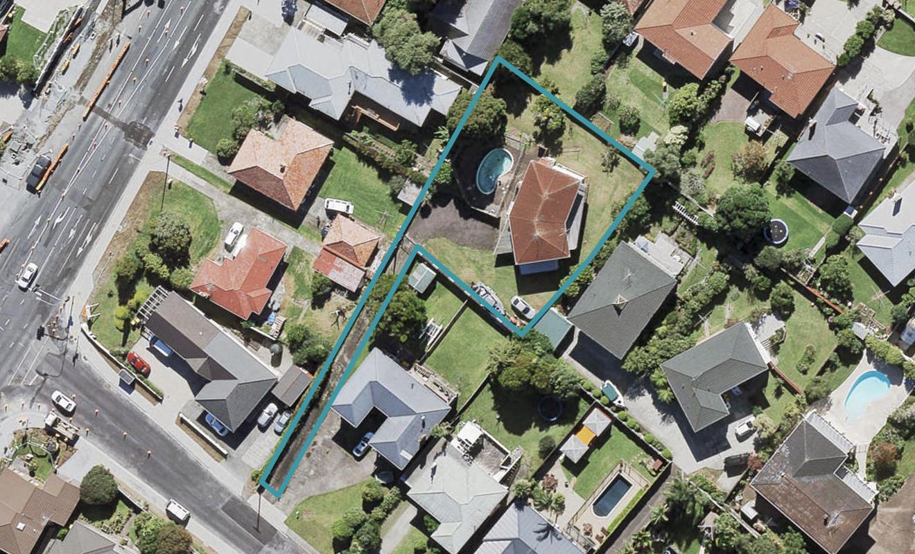 2 Jaemont Avenue, Te Atatu South, Auckland - Carousel 1
