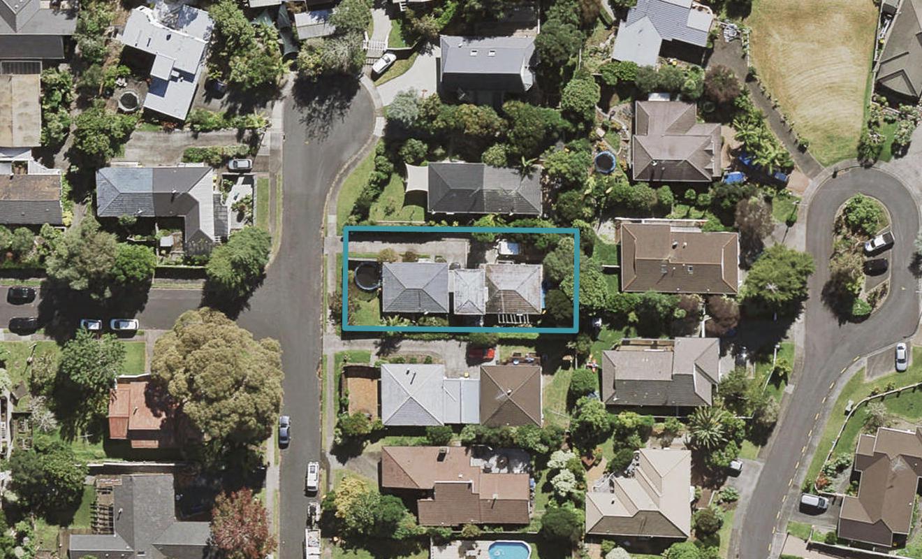 1/11 Paruru Avenue, Northcote, Auckland - Carousel 1