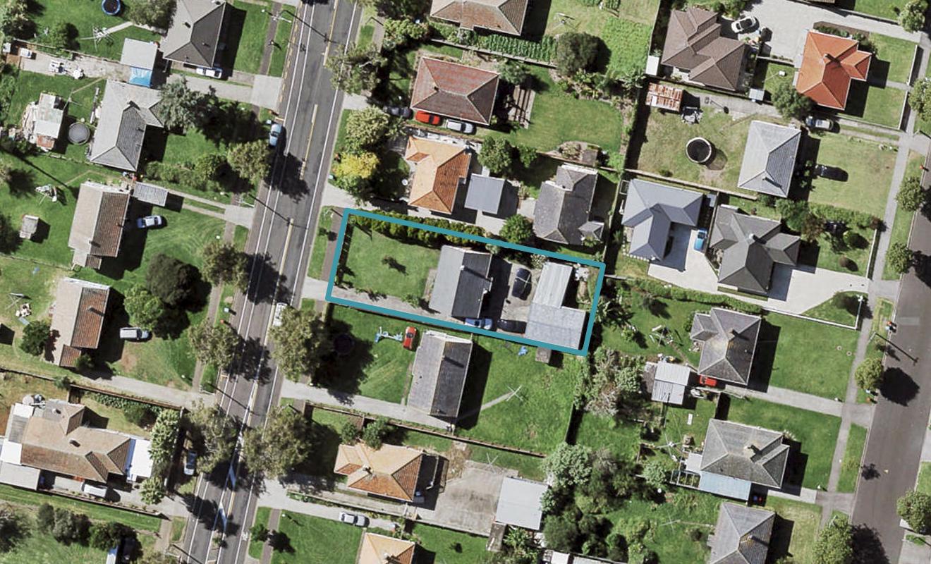 18 Erima Avenue, Point England, Auckland - Carousel 1