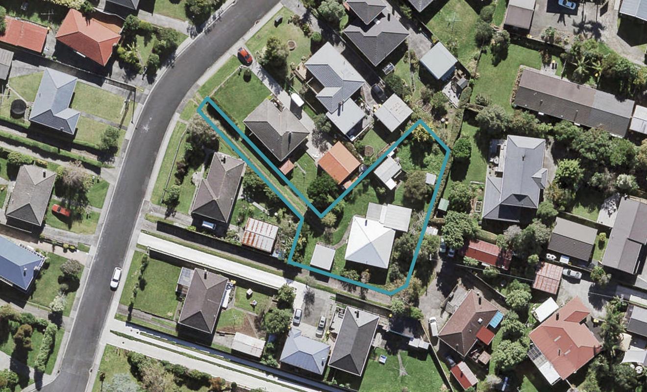 16 Essex Street, Te Atatu South, Auckland - Carousel 1