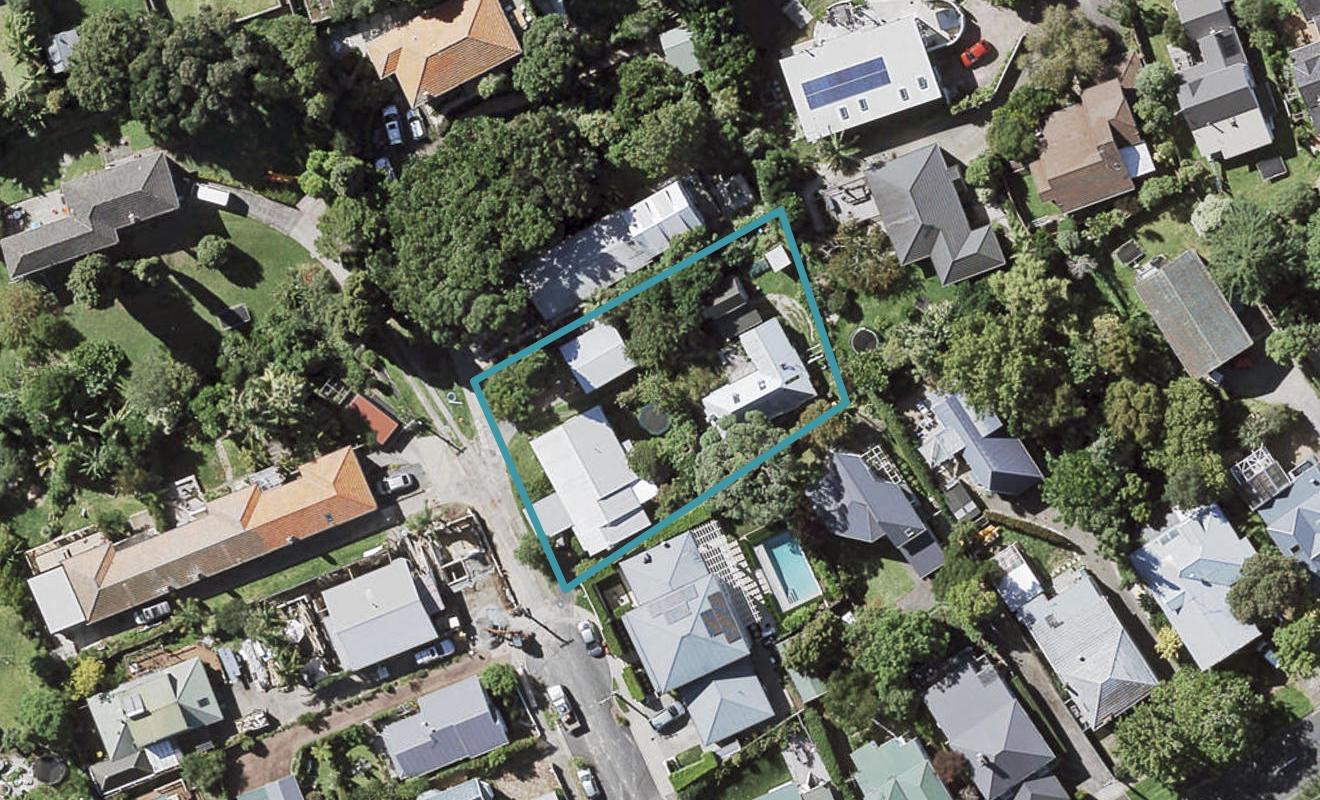 2/4 Everest Street, Devonport, Auckland - Carousel 1
