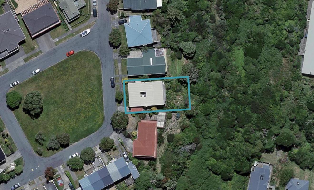 20 Waiwera Crescent, Maupuia, Wellington - Carousel 1