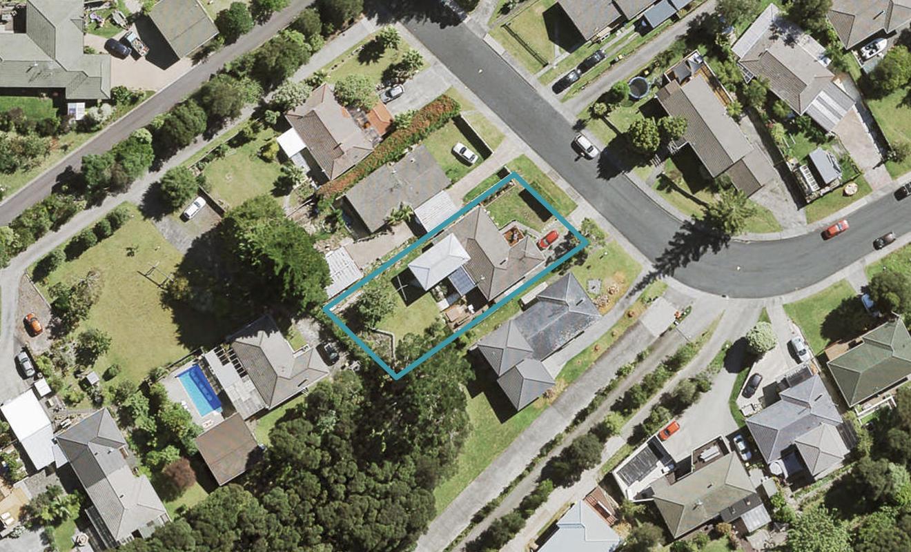 44 Staincross Street, Green Bay, Auckland - Carousel 1